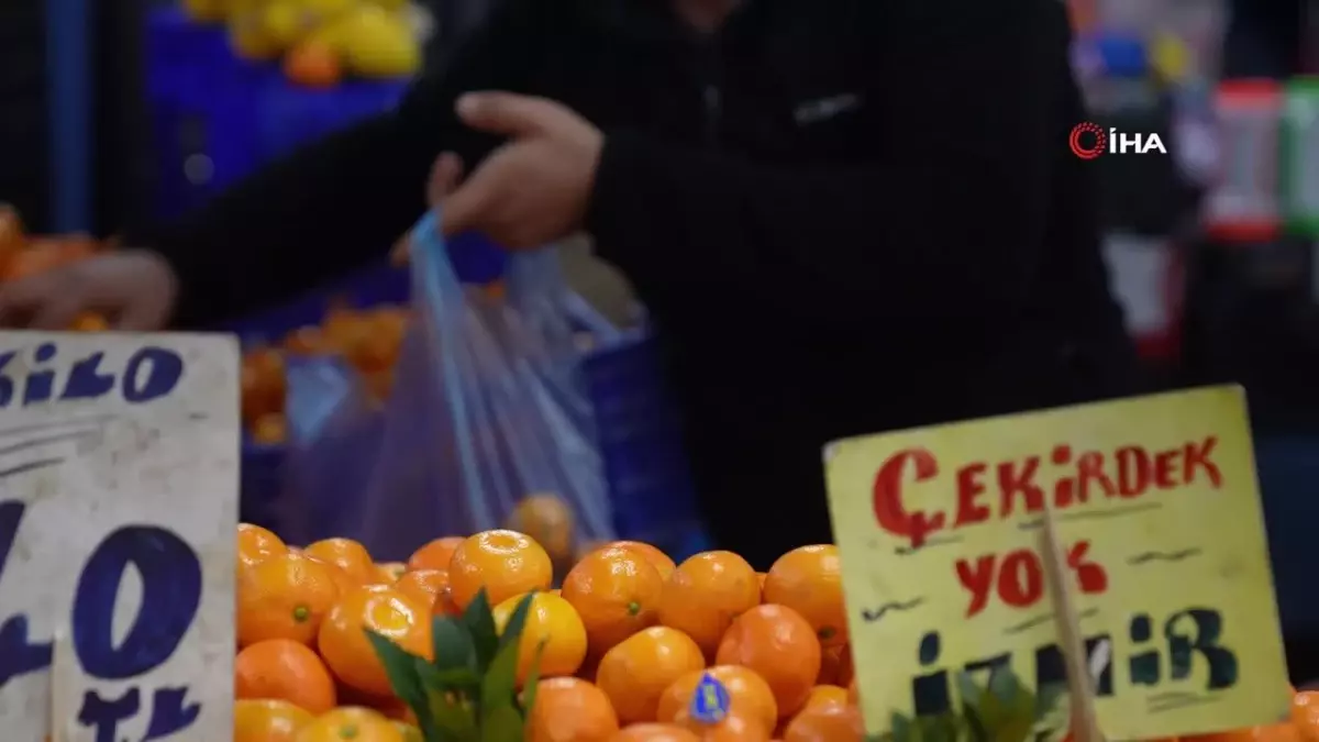 Arnavutköy’de Zabıta Ekipleri Pazar Denetimleri Yapıyor